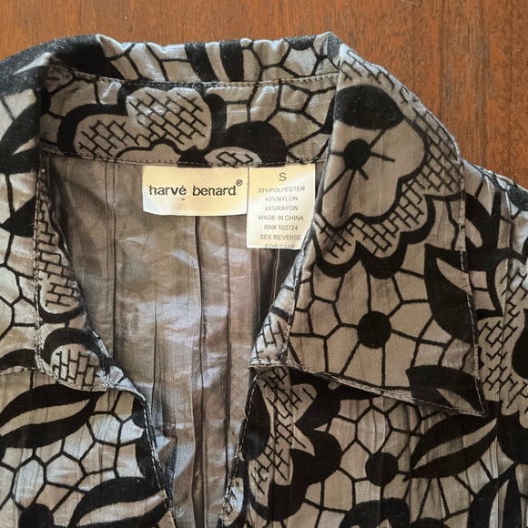 Harve Benard classic silky shine crinkle gray, velvet touch details blouse - Picture 7 of 8